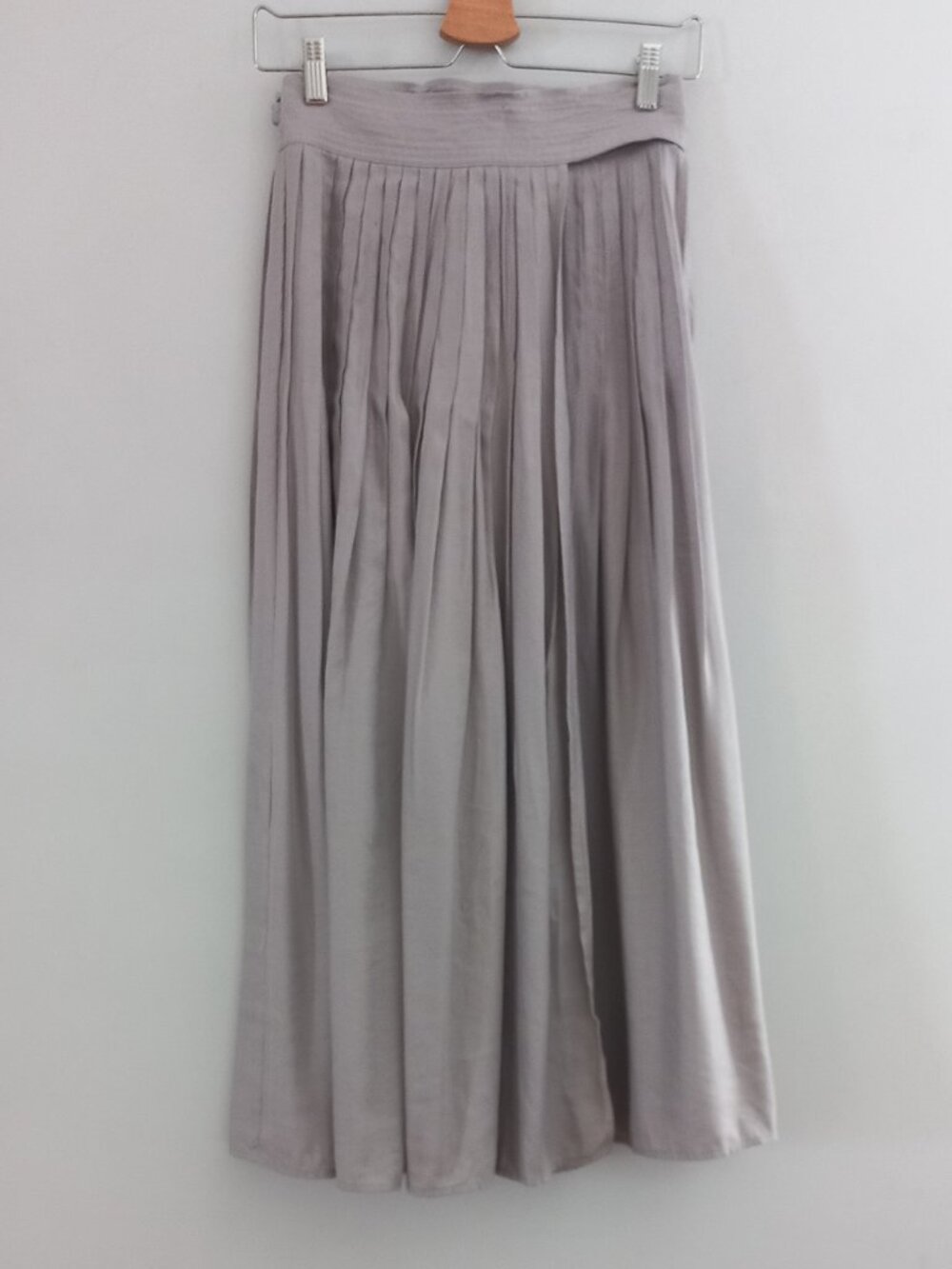 WILFRED (Aritzia) grey pleated long wrap skirt